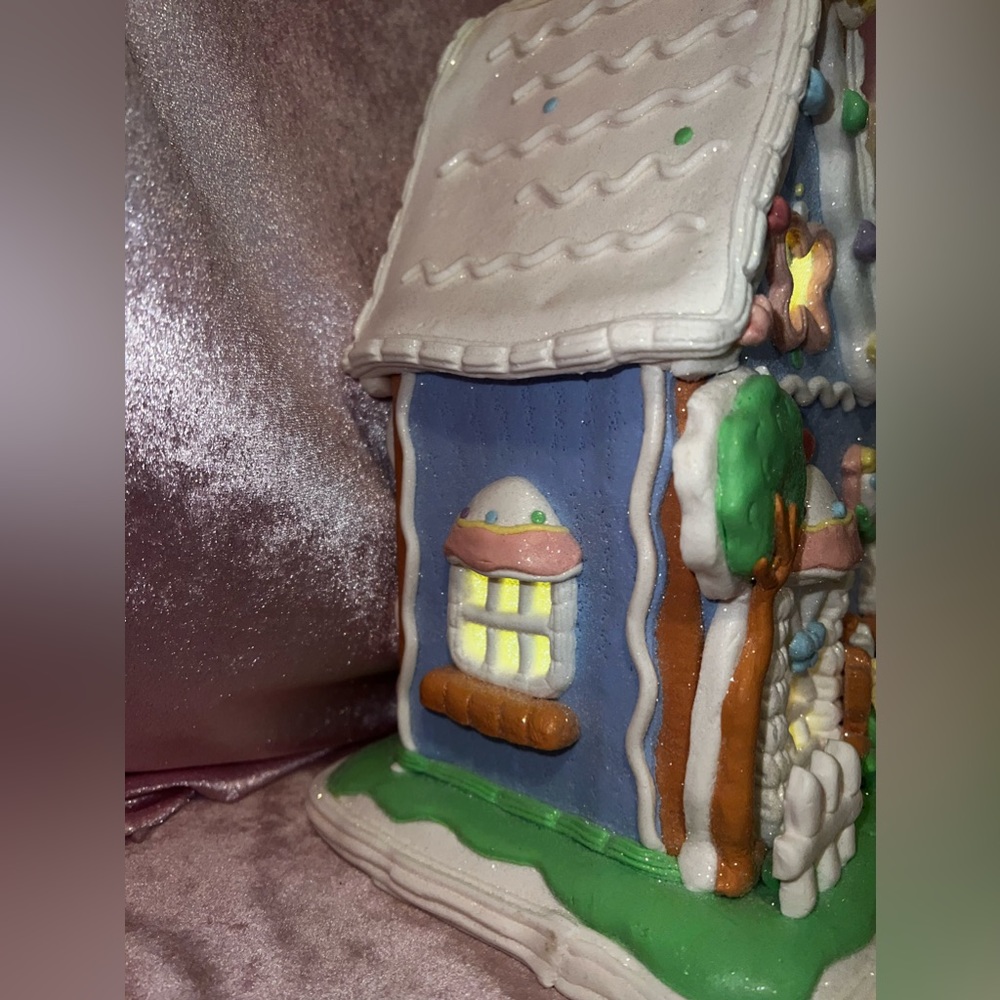 Valerie Parr Hill-Easter/spring butterfly house. Light up gingerbread type - Picture 4 of 7